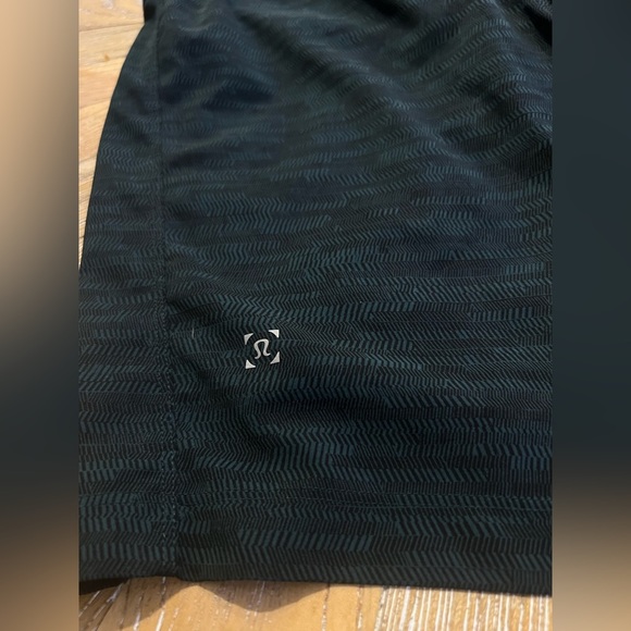 Lululemon Men Blue and Black Bermuda Shorts Size Small - Picture 7 of 9